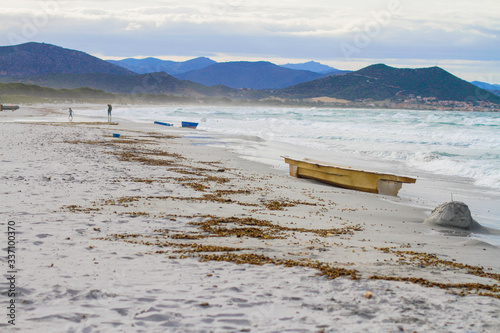 Menschen am Sandstrand von Sardinien
 photo