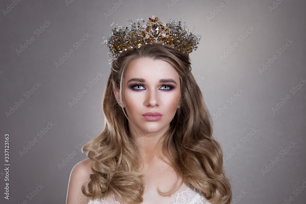 Beauty Queen Styled Hair in Light Brown Blonde