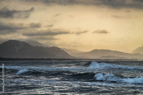 sunset over the sea © Robin Arbelaez