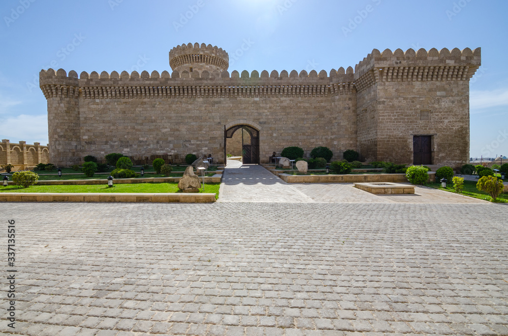 Obraz premium Ancient castle on the outskirts of Baku