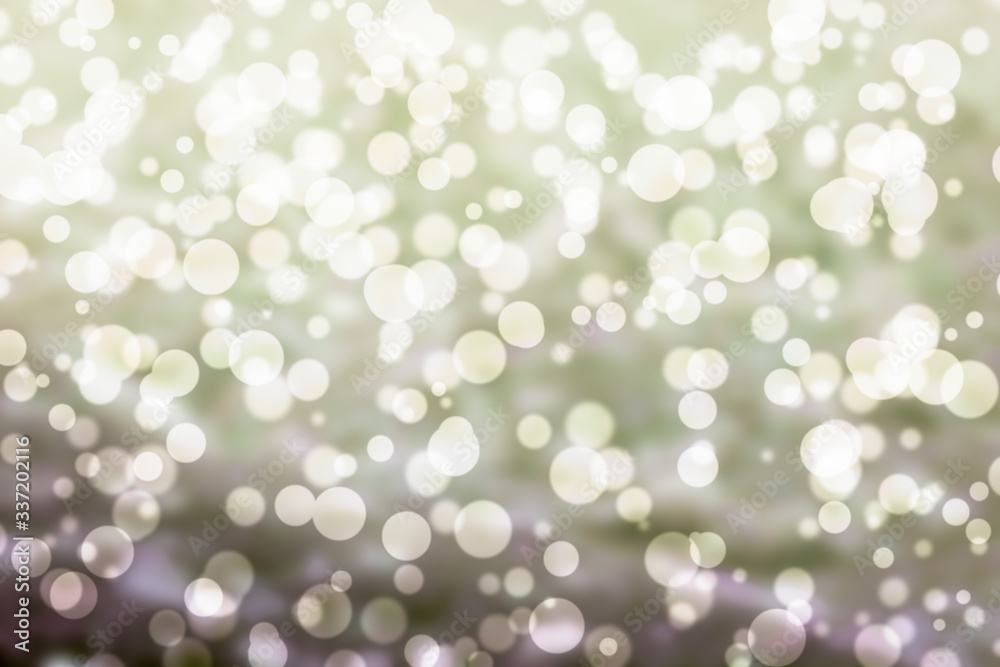 Obraz premium A beautiful green mountain with round-shaped blur effect