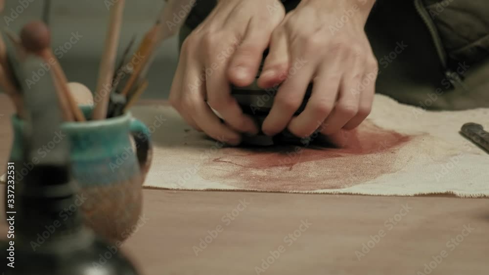 Ceramist work in the workshop. Ceramist work in the workshop.
