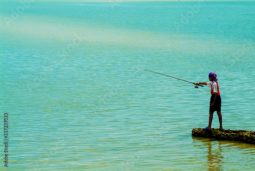 Thailand - Koh Samui 2005 : Are child Fishing On The Stone