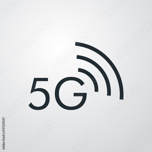 Símbolo 5G. Icono plano lineal en fondo gris