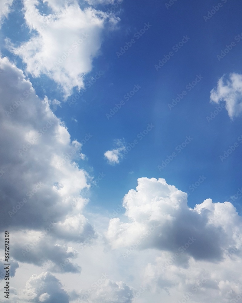 Obraz premium blue sky with clouds