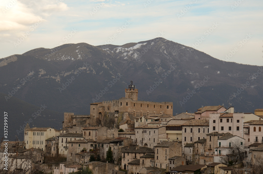 Castello di Capestrano in Abruzzo - Italia