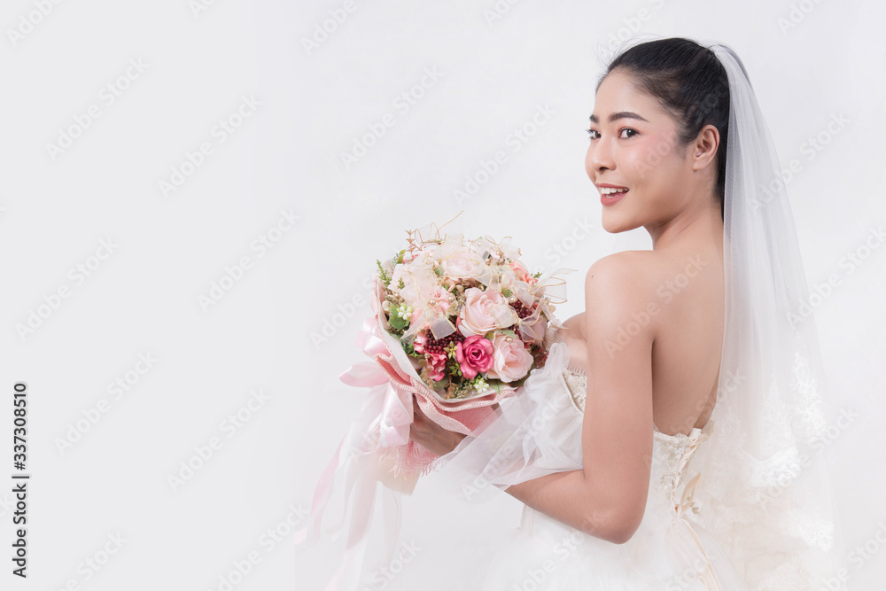 Naklejka premium Asian woman is wearing wedding dress with free space on white background