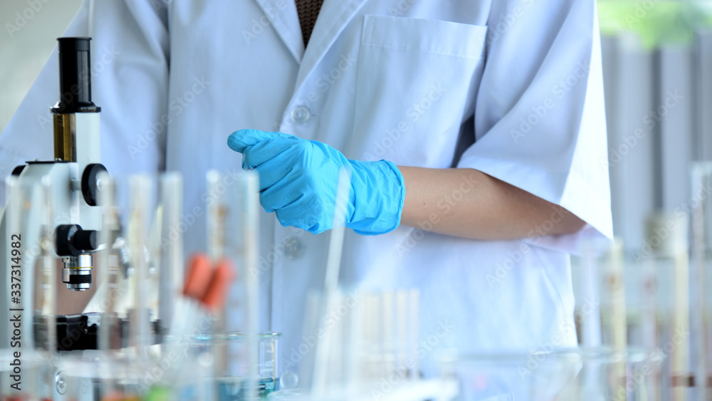 Scientists are working on scientific tests in the lab. Science force Perform chemical testing and analysis or Experimental production of drugs and vaccines Scientists are working on scientific tests in the lab. Science force Perform chemical testing and analysis or Experimental production of drugs and vaccines