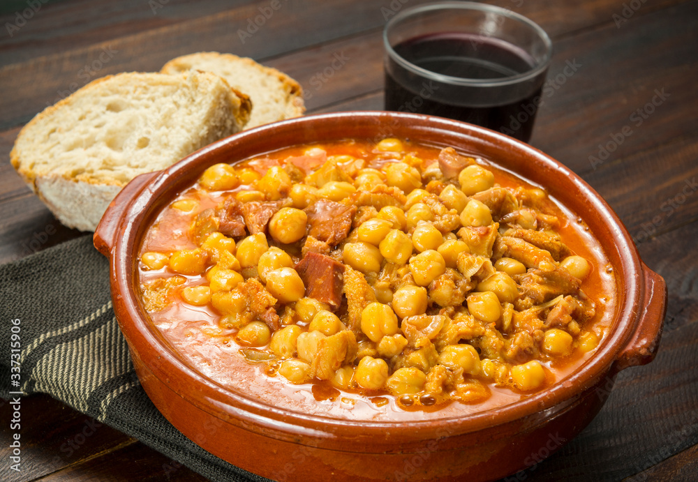 Callos de ternera con garbanzos Callos de ternera con garbanzos