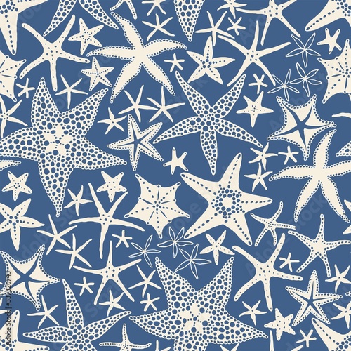 Starfishes on blue background, seamless doodle pattern with scattered abstract sea stars. Vector hand drawn illustration in vintage style.