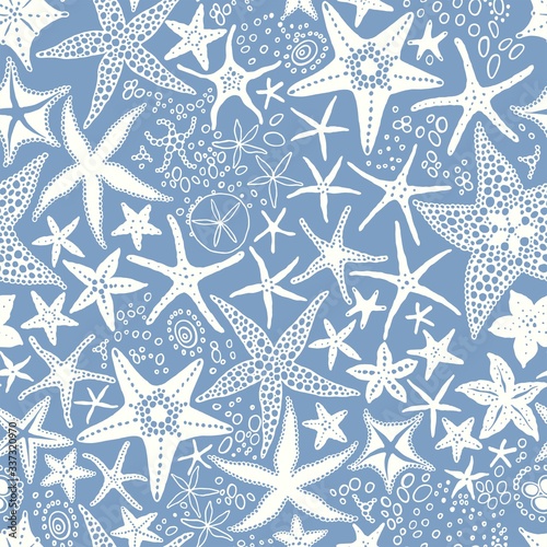 Starfishes silhouettes, seamless beautiful doodle pattern with scattered abstract sea stars. Vector hand drawn illustration in vintage style on light blue background.