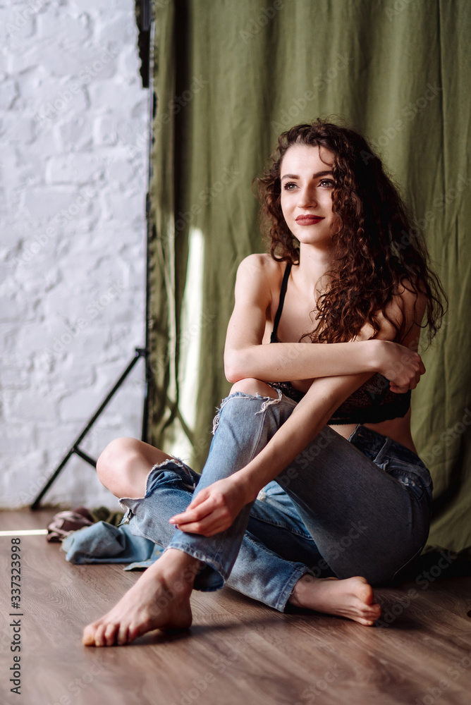 Obraz premium young woman sitting on the stairs