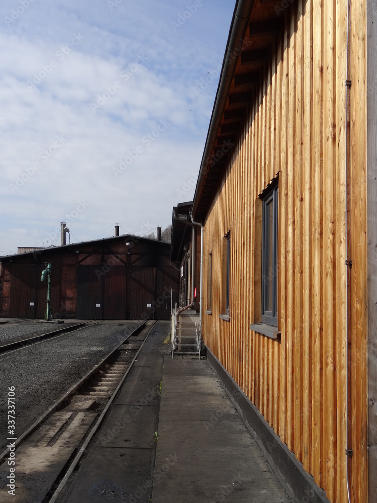 historischer Betriebshof mit Wasserkran