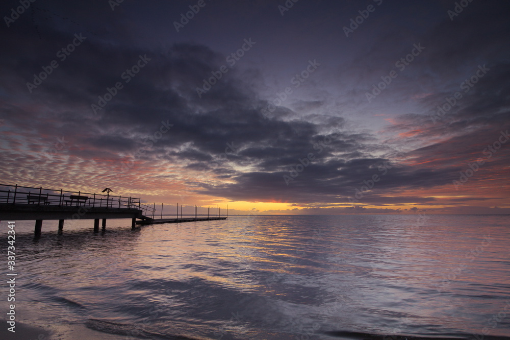 Fototapeta premium Sunrise at the sea