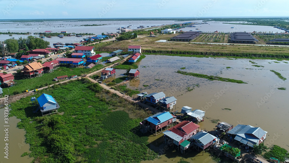 custom made wallpaper toronto digitalVillage flottant agricole et pêcheurs près de Siem Reap au Cambodge vue du ciel