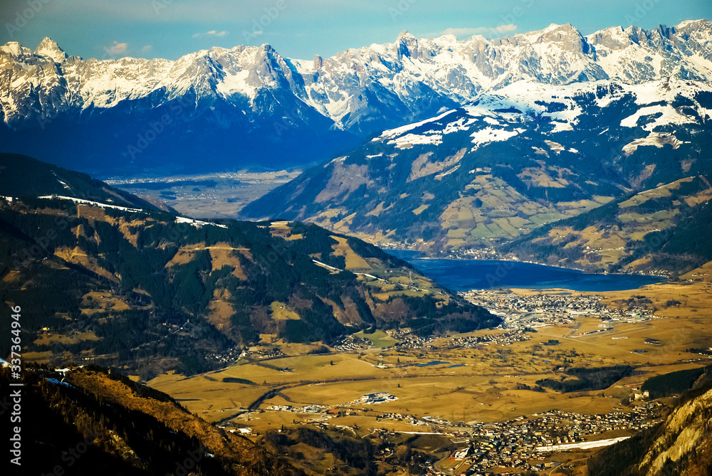 Panorama na Alpy, widoczne miasteczko Kaprun i Zell am See