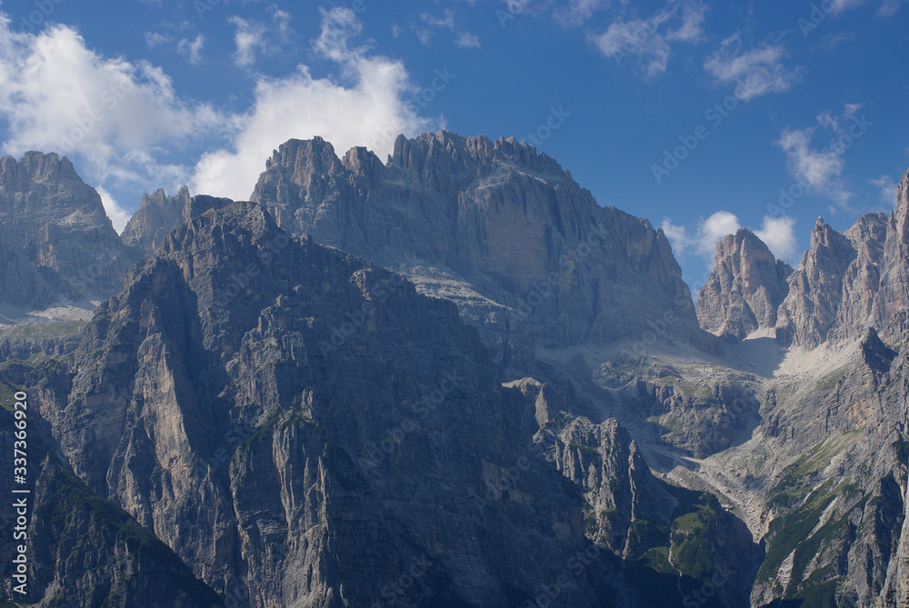 paesaggio della catena montuosa del Brenta
