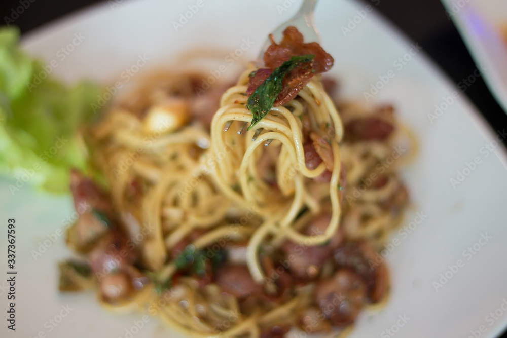 Spaghetti with Basil and Bacon, Delicious Easy Homemade Food