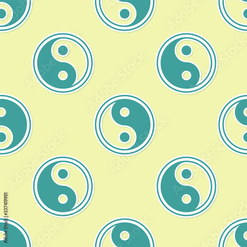 Green Yin Yang symbol of harmony and balance icon isolated seamless pattern on yellow background.  Vector Illustration