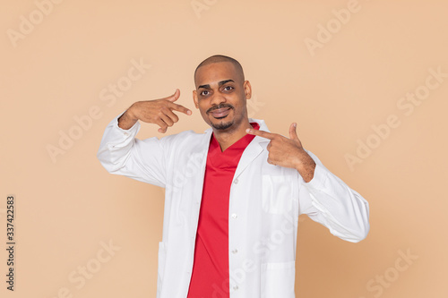 African doctor wearing a lab coat © Gelpi