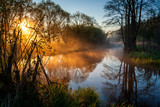 Barwny poranek nad rzeką Supraśl. Dolina Supraśli. Puszcza Knyszyńska, Podlasie, Polska