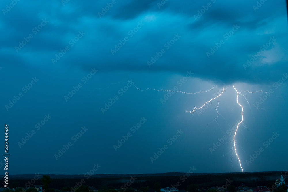Fototapeta premium lightning near the city