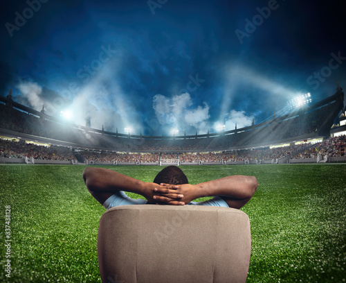 Spectator in the armchair at home feels at the center of the event