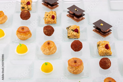 Fotografi Mini desserts for outdoor catering, for holidays and ceremonies, for restaurant,