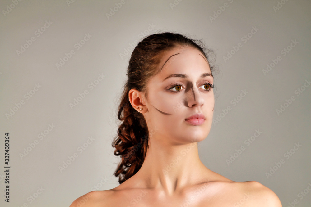 Obraz premium young woman with signs for contouring make up