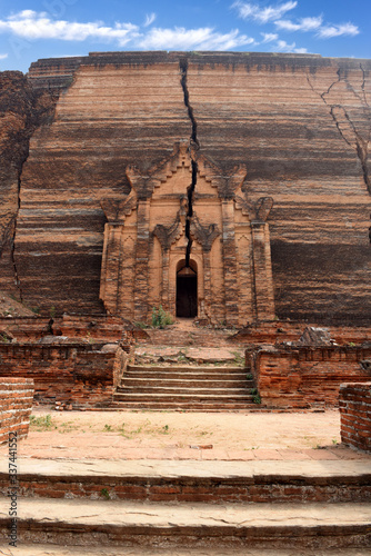 Ruined Mingun pagoda  unfinished pagoda in Mingun paya Temple  Mingun  Mandalay  Myanmar  Burma 