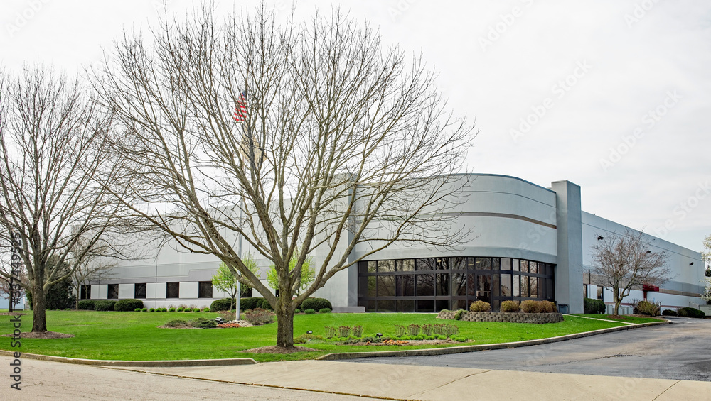 Obraz premium Convex Corner Gray Commercial Building