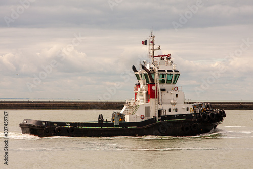 Canvas Print Bugsierschlepper im Hafen von Le Havre
