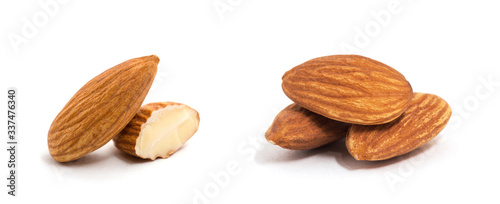 Foto group of almonds isolated on white