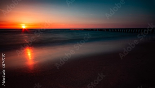 Zachód słońca nad morzem © RafalDemski