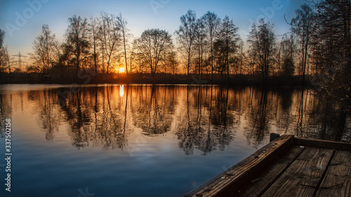 Sunset over the lake © Dawid