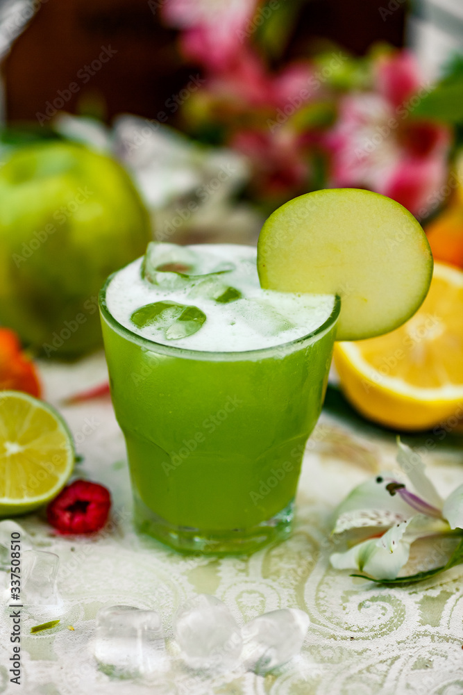 Fototapeta premium cocktail with apple and fruit on background
