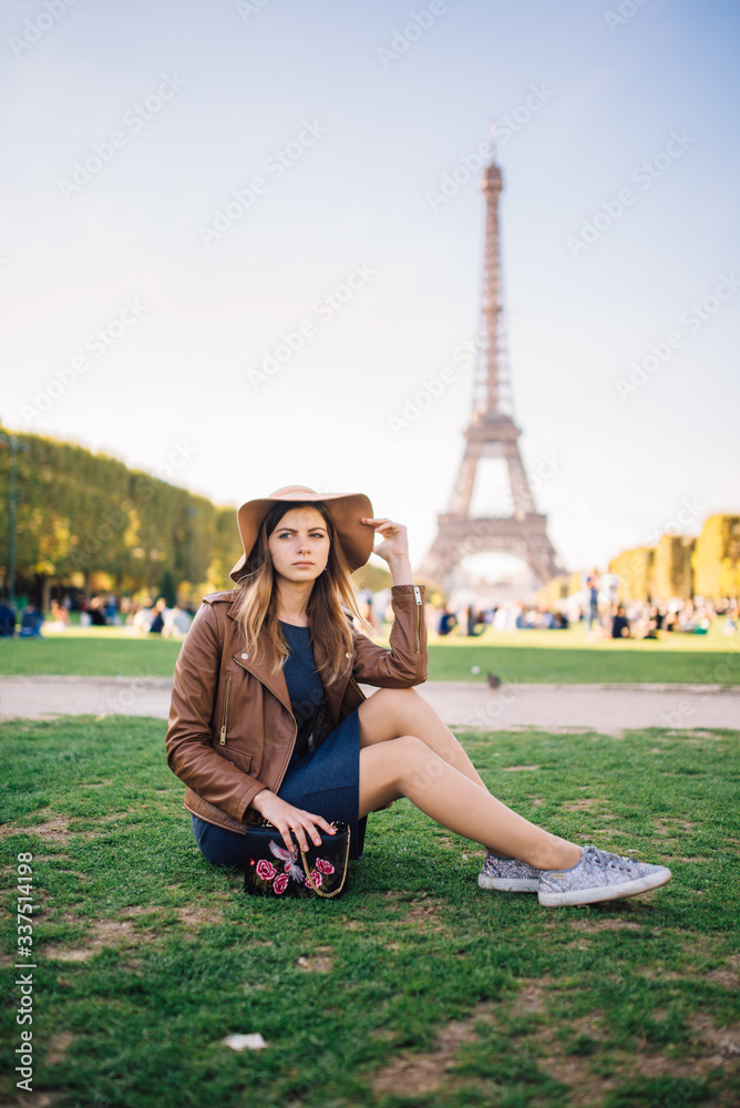 girl sitting in Paris against the backdrop of the Eiffel tower