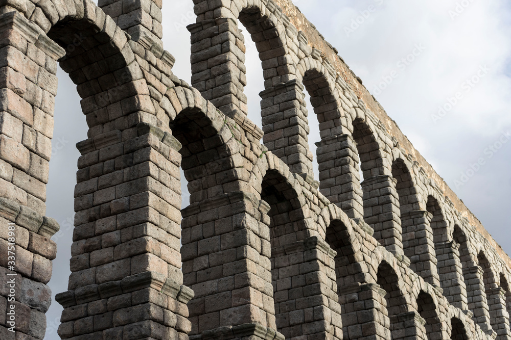 perspective view of the segovia aqueduct at sunset perspective view of the segovia aqueduct at sunset