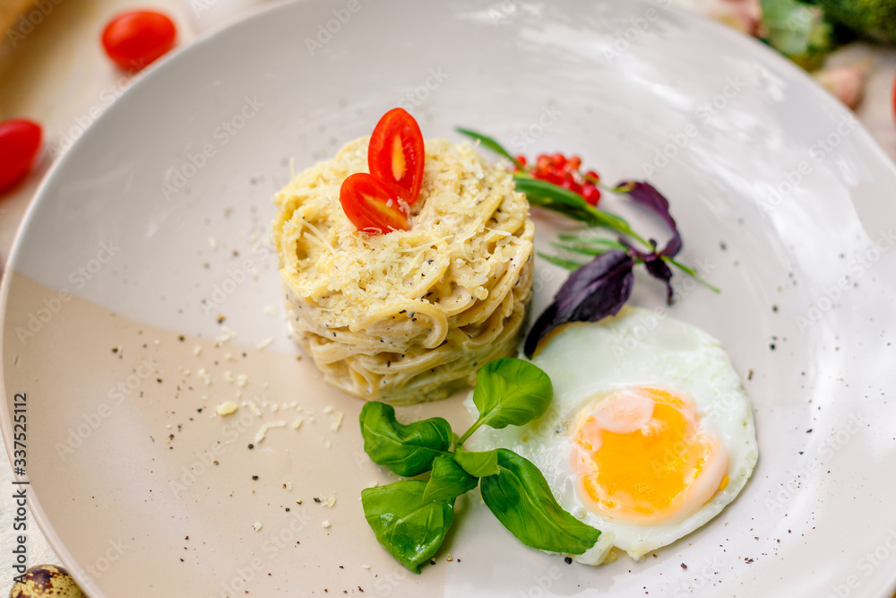 spaghetti with cheese and fried egg spaghetti with cheese and fried egg