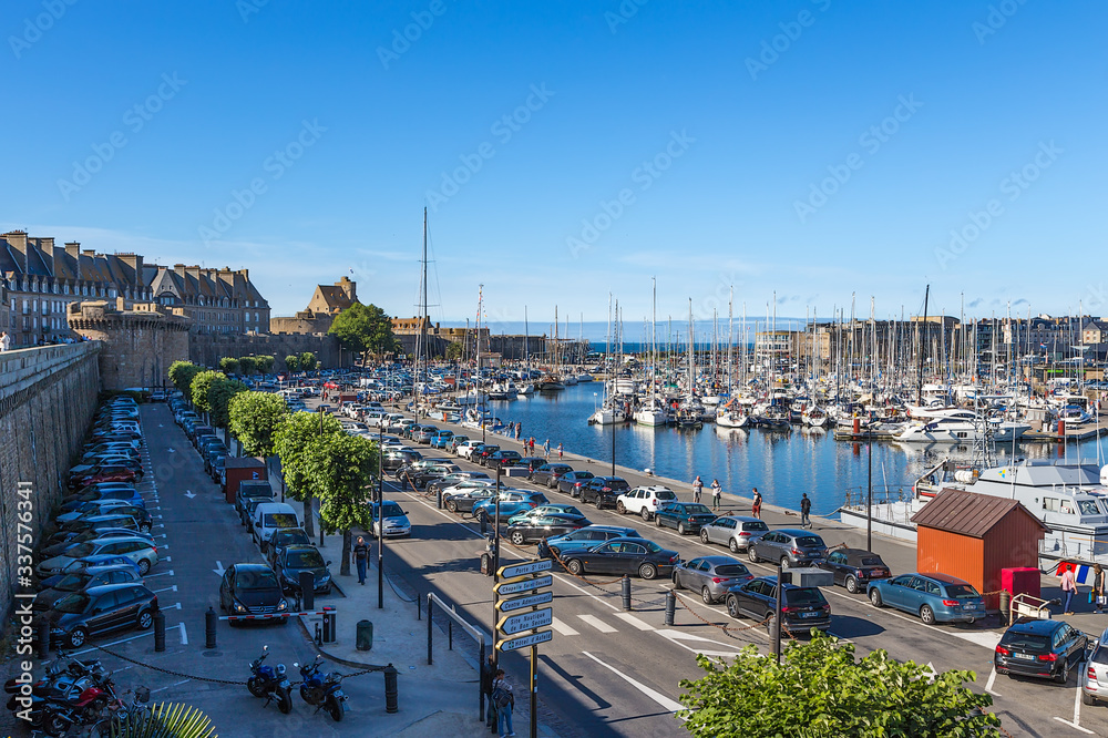 Saint-Malo, France. View of the yacht port from the fortress wall - obrazy, fototapety, plakaty 