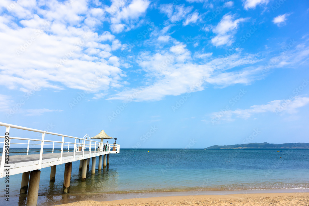 〈石垣島〉ビーチの桟橋