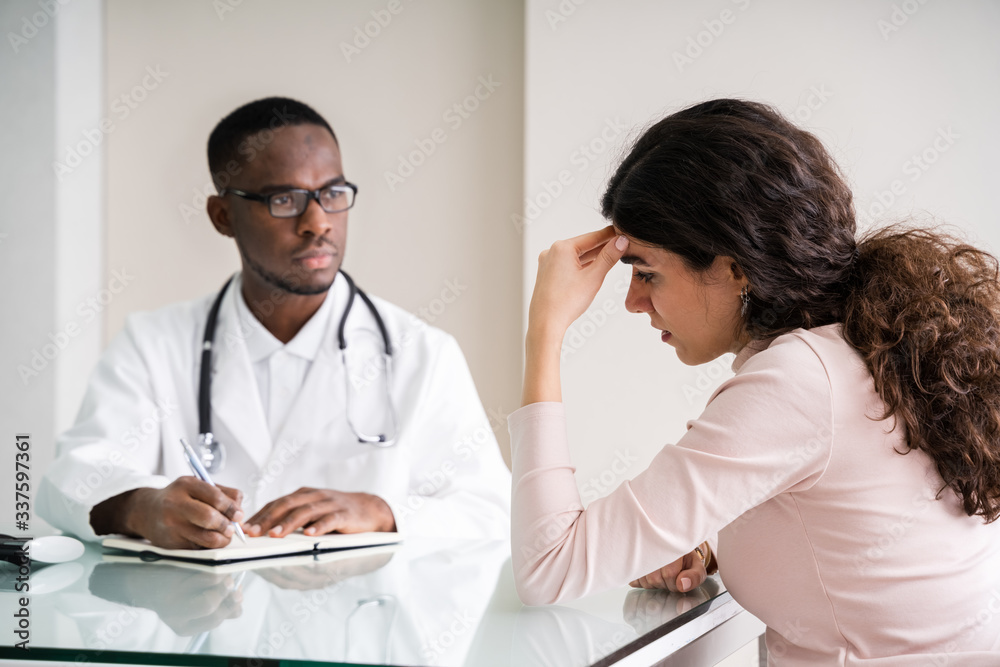 Fototapeta premium Doctor Discussing With Female Patient