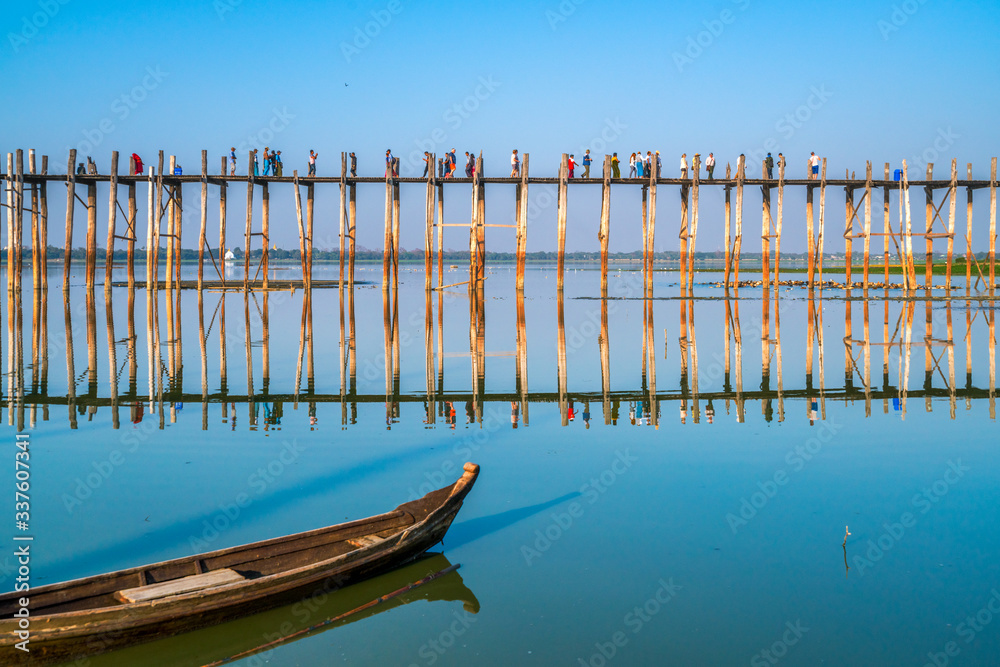 Fototapeta premium Royalty high quality free stock image of silhouettes of people and Bridge U-Bein teak bridge is the longest. in Amarapura ,Mandalay ,Myanmar