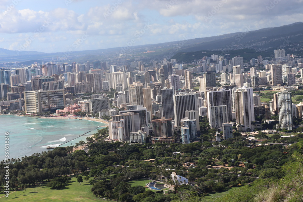 Fototapeta premium Honolulu Diamond head and Honolulu beach
