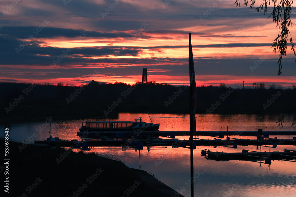 Sonnenuntergang mit Boot