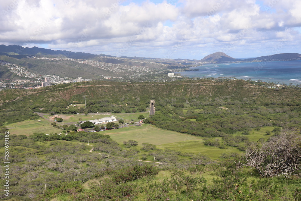 Fototapeta premium Honolulu Diamond head and Honolulu beach