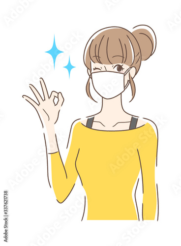 マスクを付けた笑顔の女性