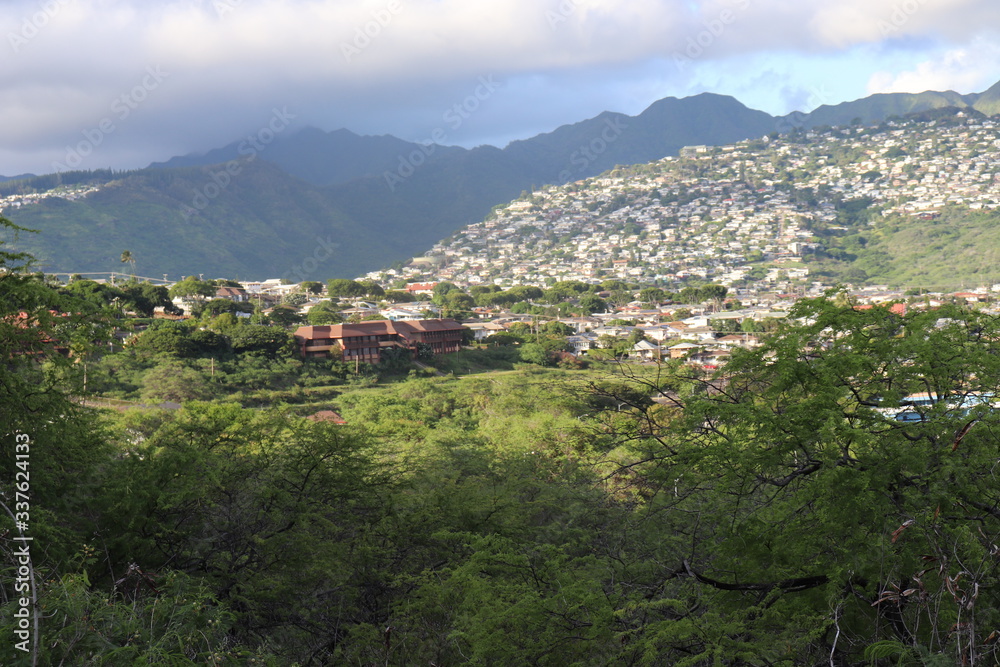 Honolulu Diamond head and Honolulu beach Honolulu Diamond head and Honolulu beach