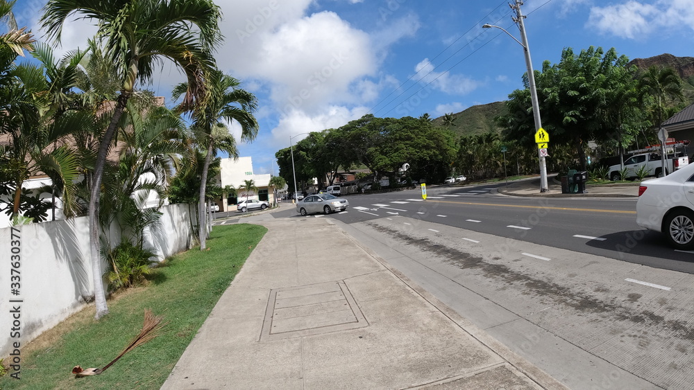 Obraz premium Honolulu from Diamond head national park to honolulu beach in sunset