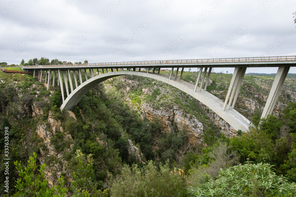 Paul Sauer Bridge im Tsitsikamma Nationalpark an der Garden Route Paul Sauer Bridge im Tsitsikamma Nationalpark an der Garden Route